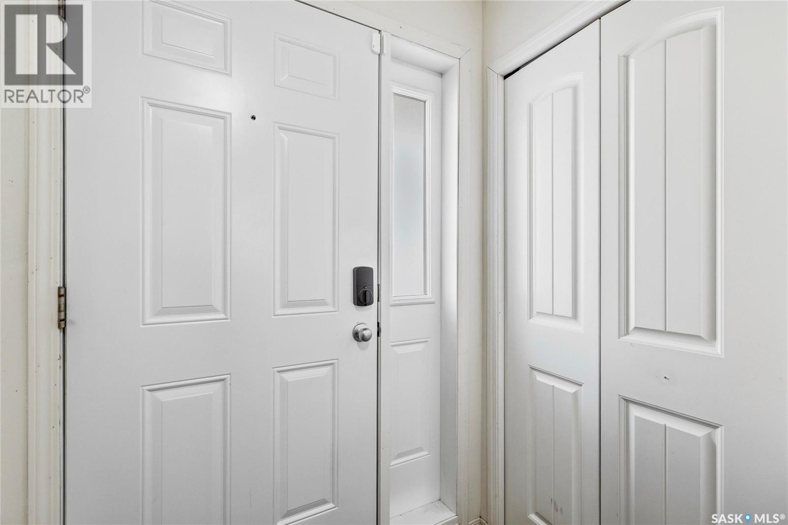 183 CHATEAU CRESCENT, Pilot Butte — photo 3