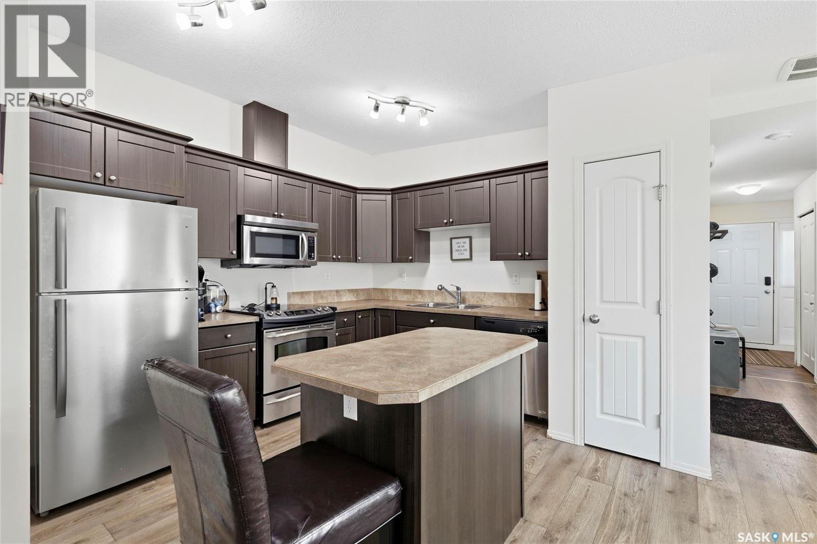 #183 CHATEAU CRESCENT - 6