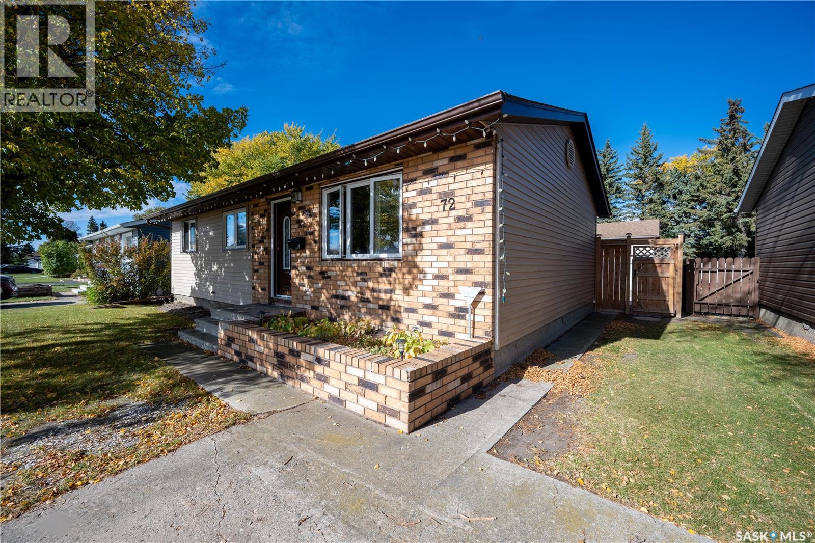 72 Redwood DRIVE - 3