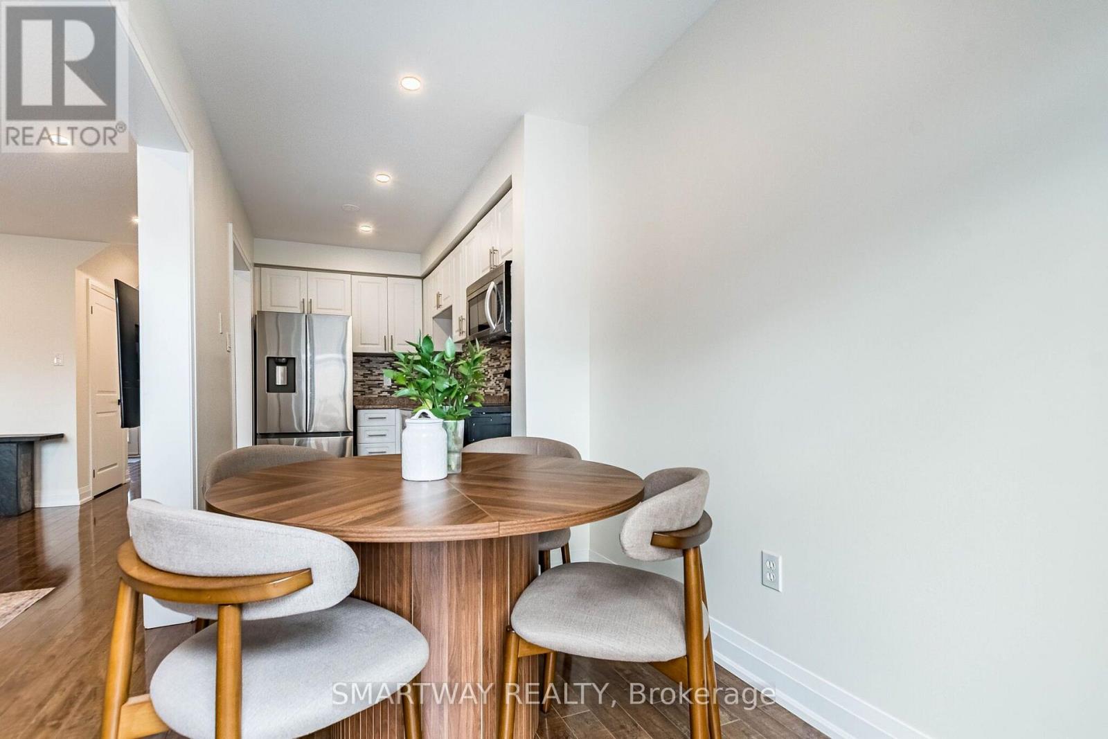 94 Goldenlight Circle — photo 16