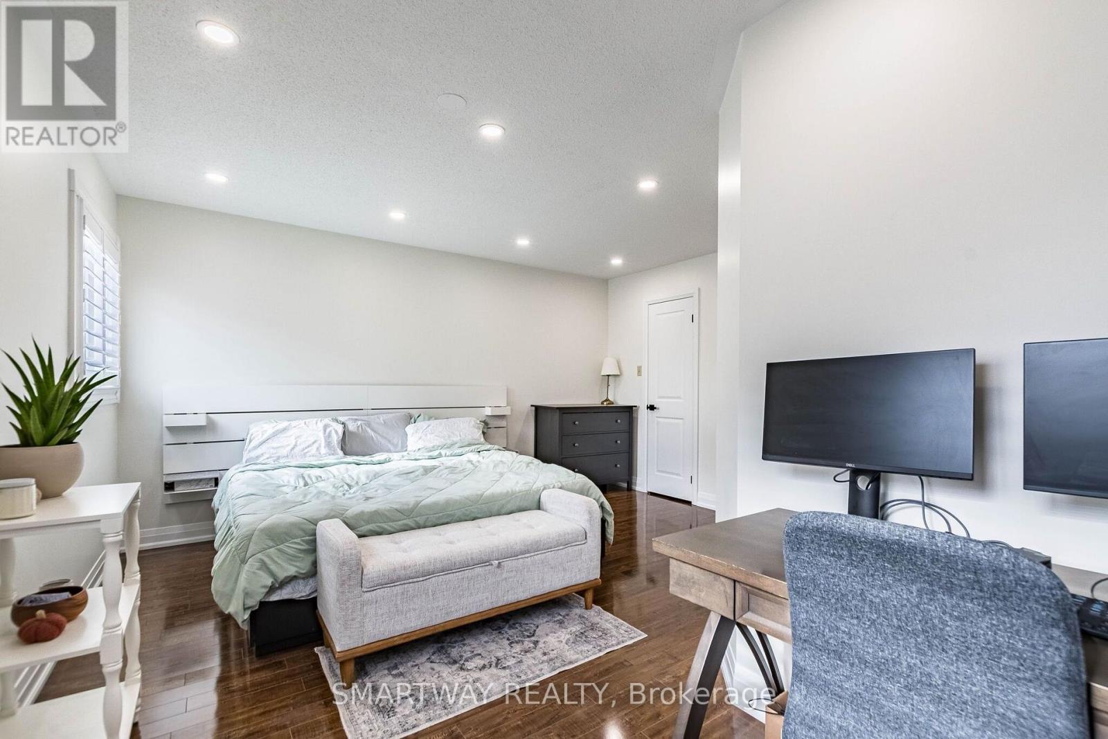 94 Goldenlight Circle — photo 29