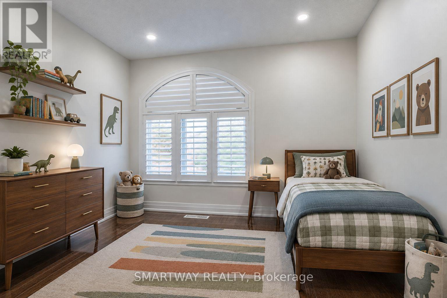 94 GOLDENLIGHT CIRCLE - 36