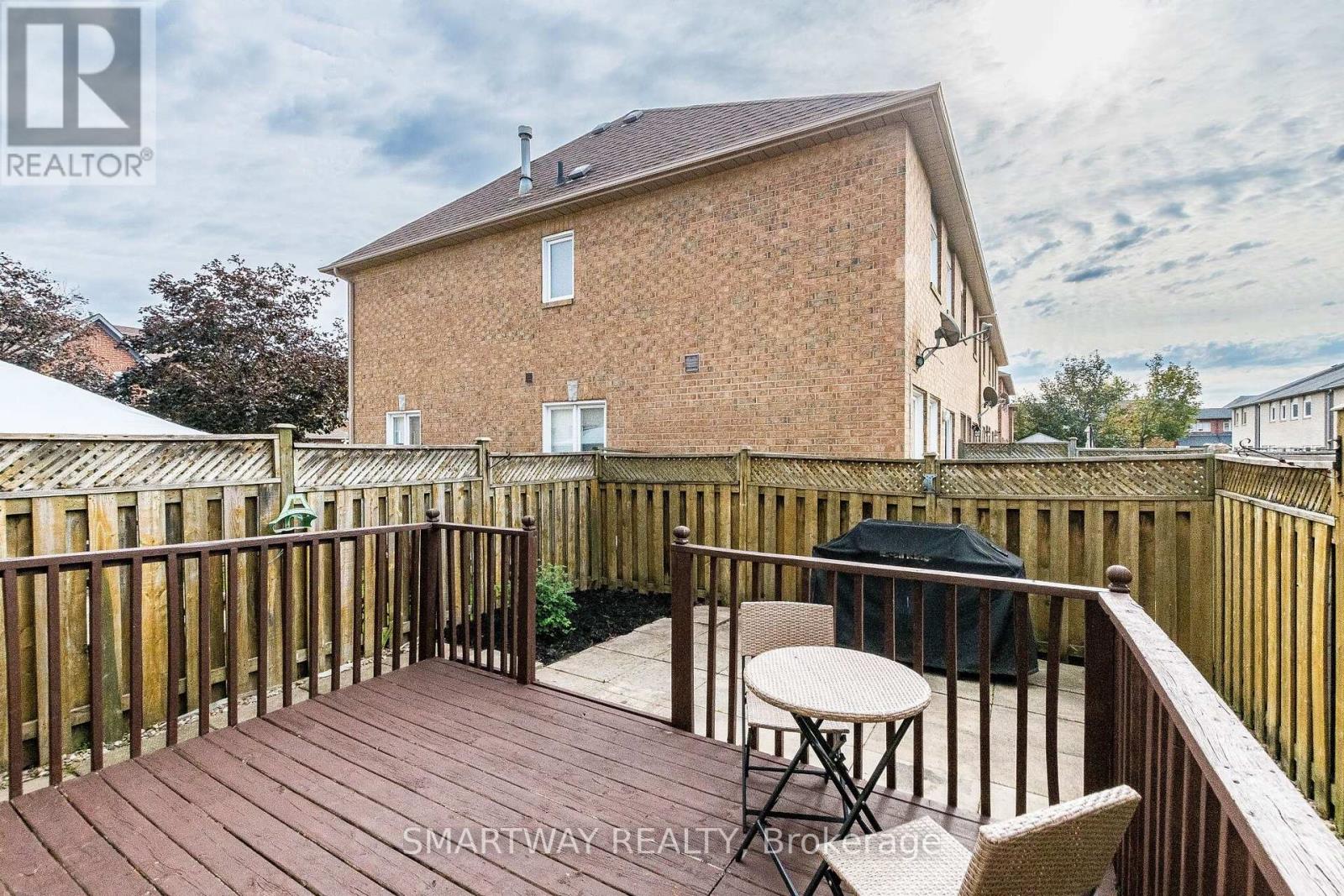 94 Goldenlight Circle — photo 47