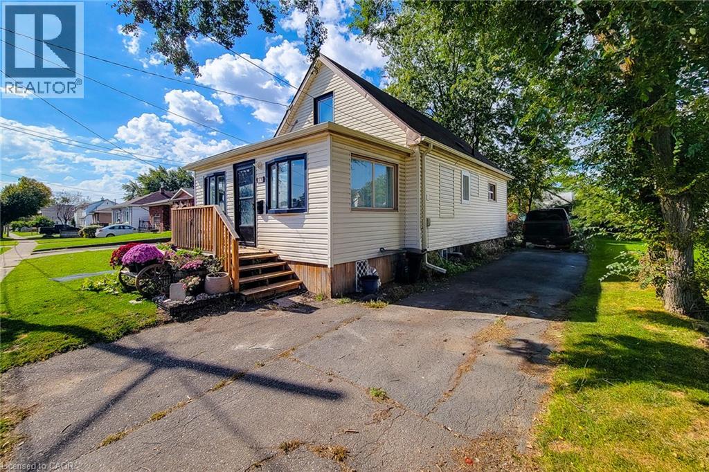 38 CLIFFORD Avenue, Welland — photo 2