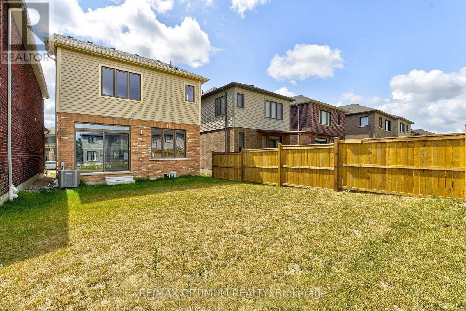 72 Blacklock Street — photo 31