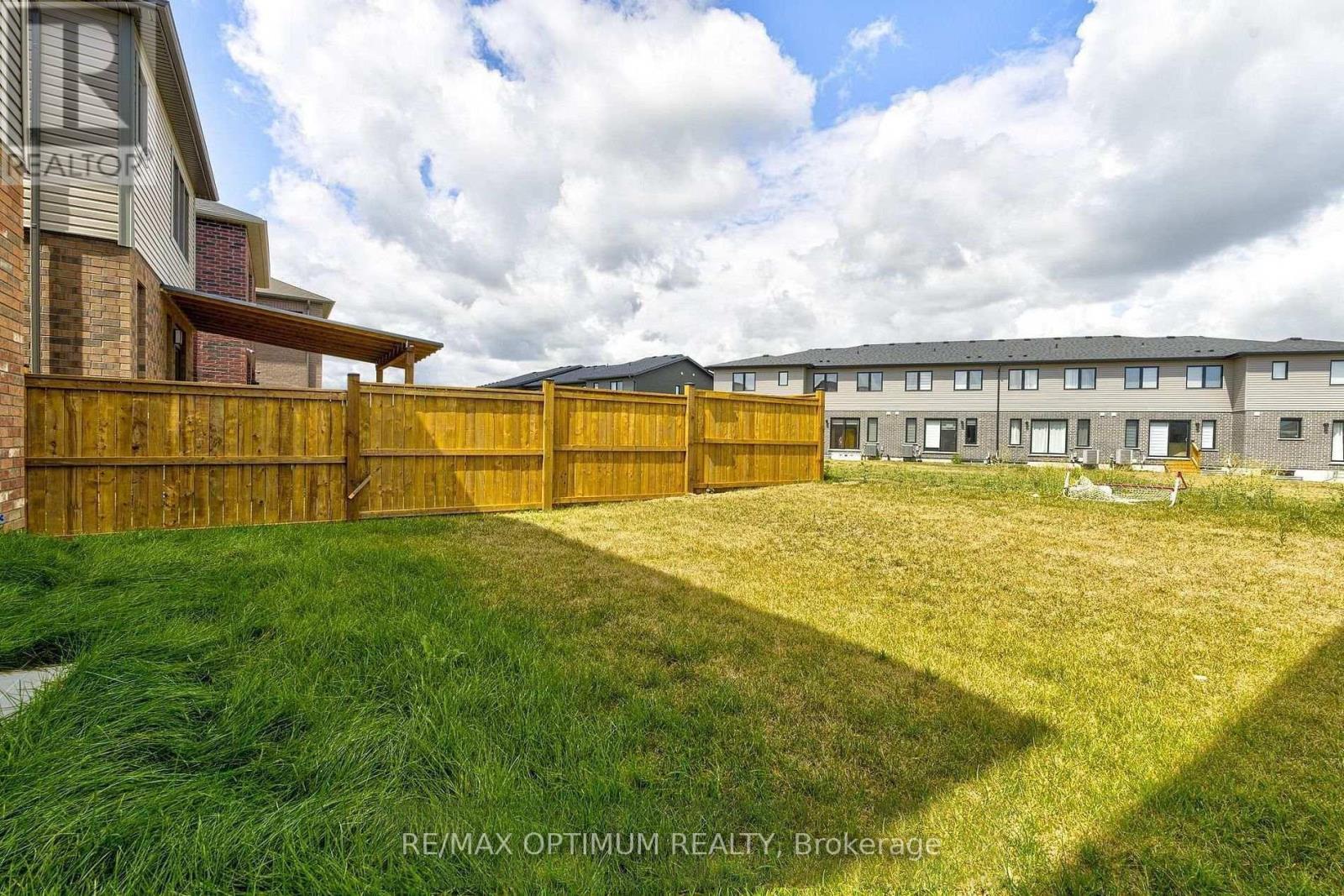 72 Blacklock Street — photo 32