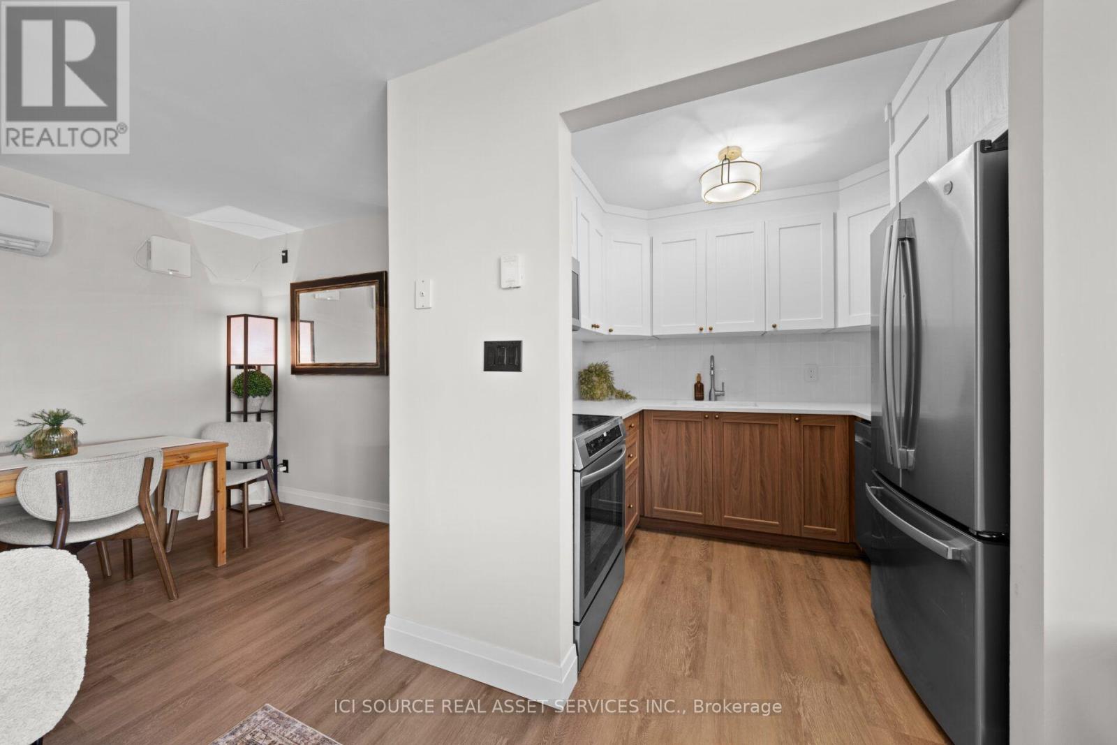 48 Wilson Street West — photo 10