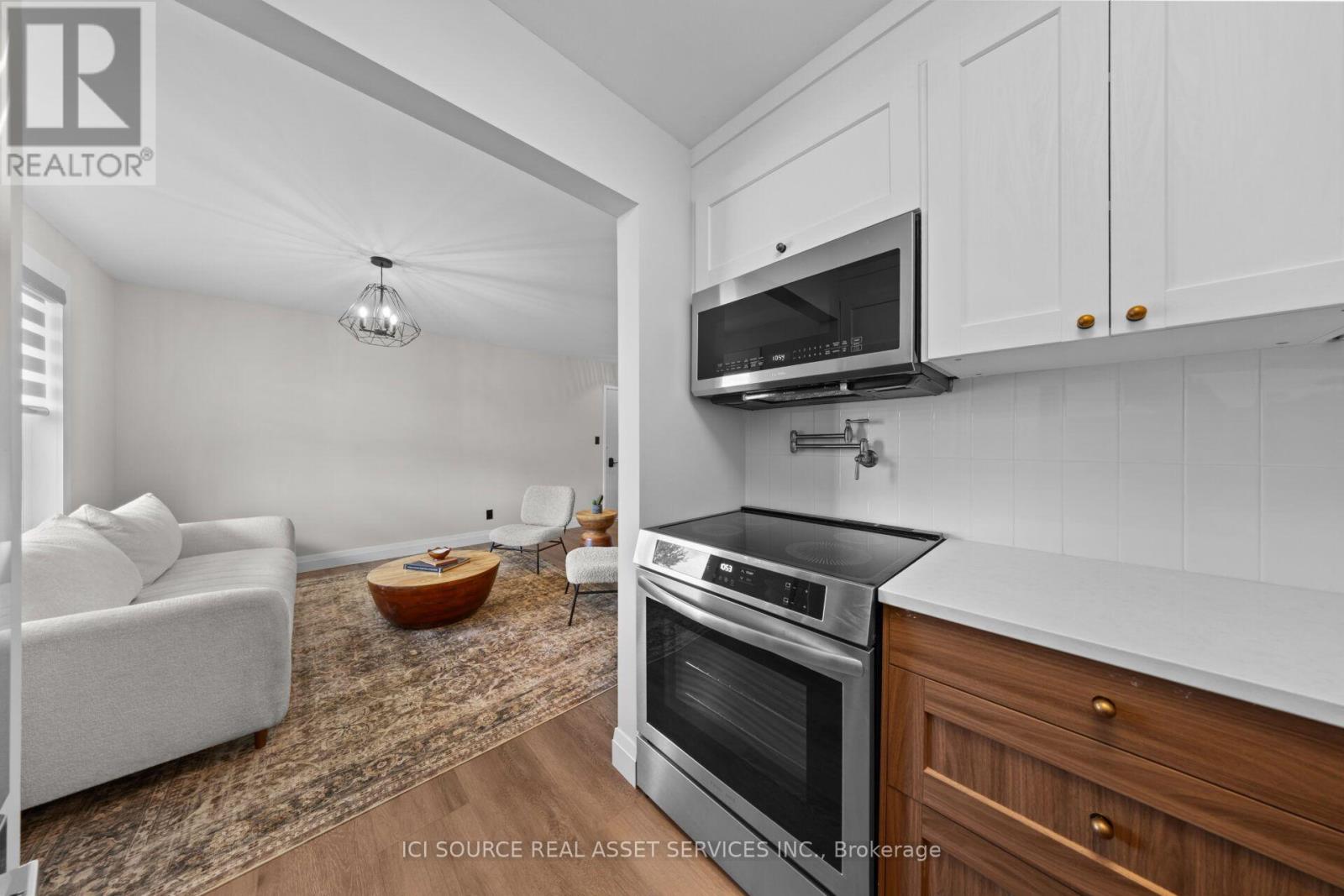 48 Wilson Street West — photo 13