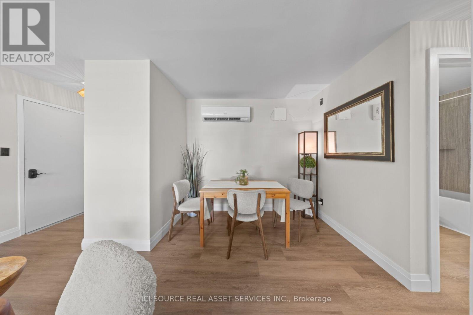 48 Wilson Street West — photo 15