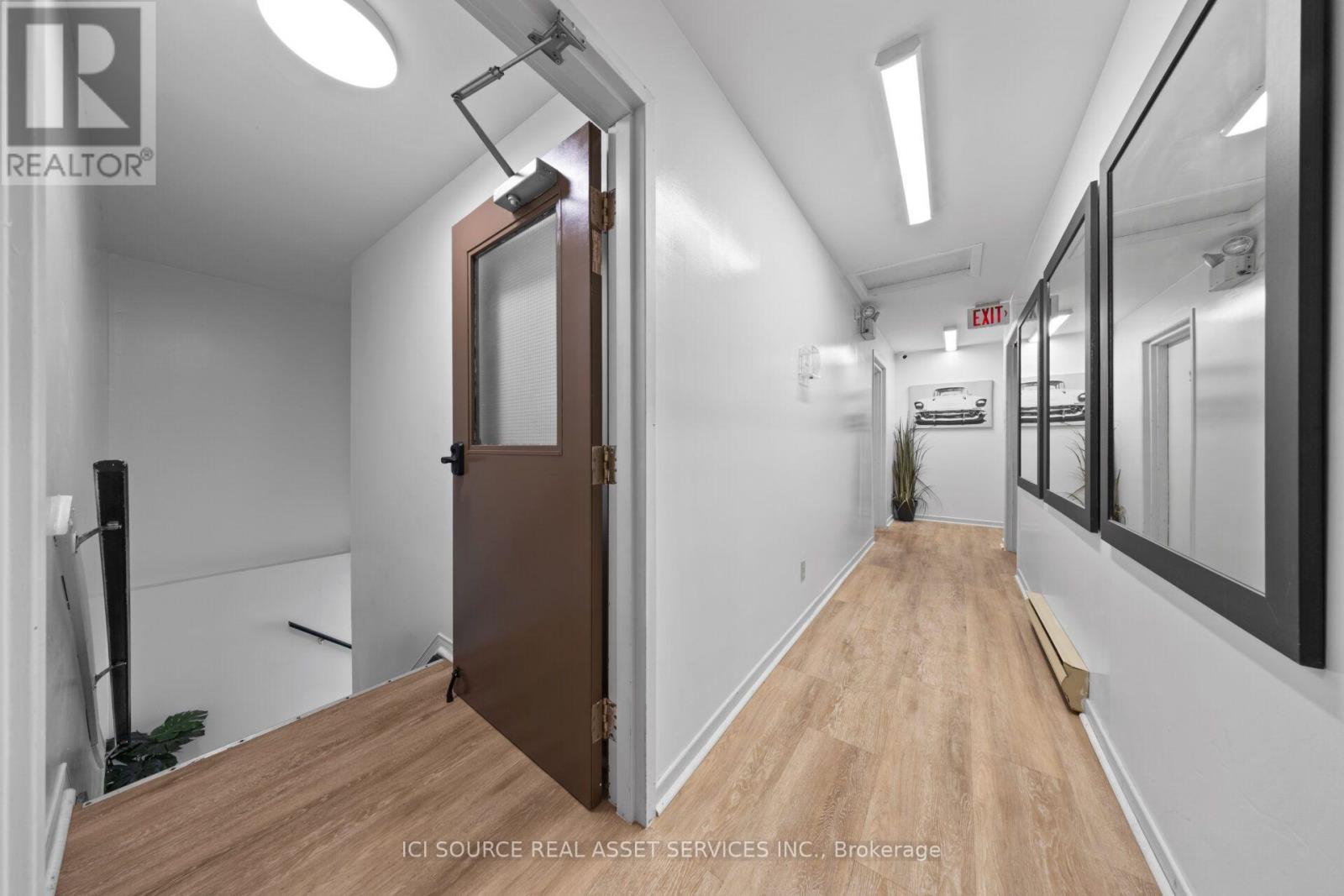 48 Wilson Street West — photo 23