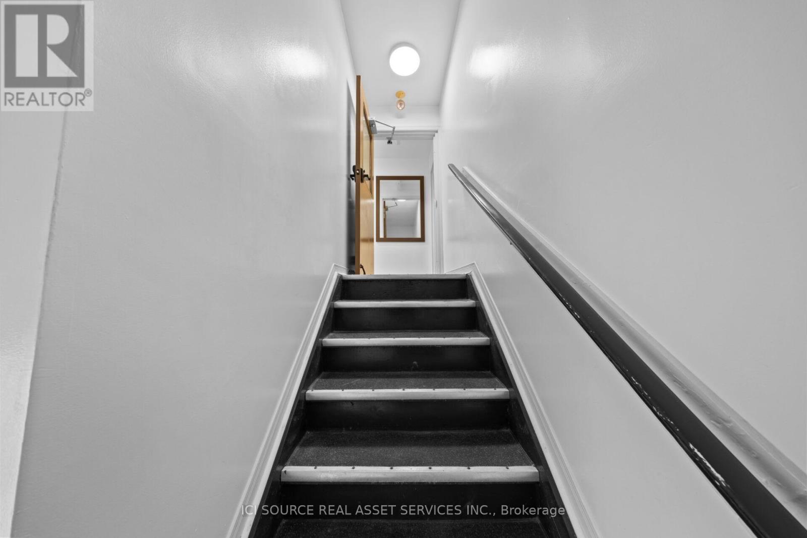 48 Wilson Street West — photo 25