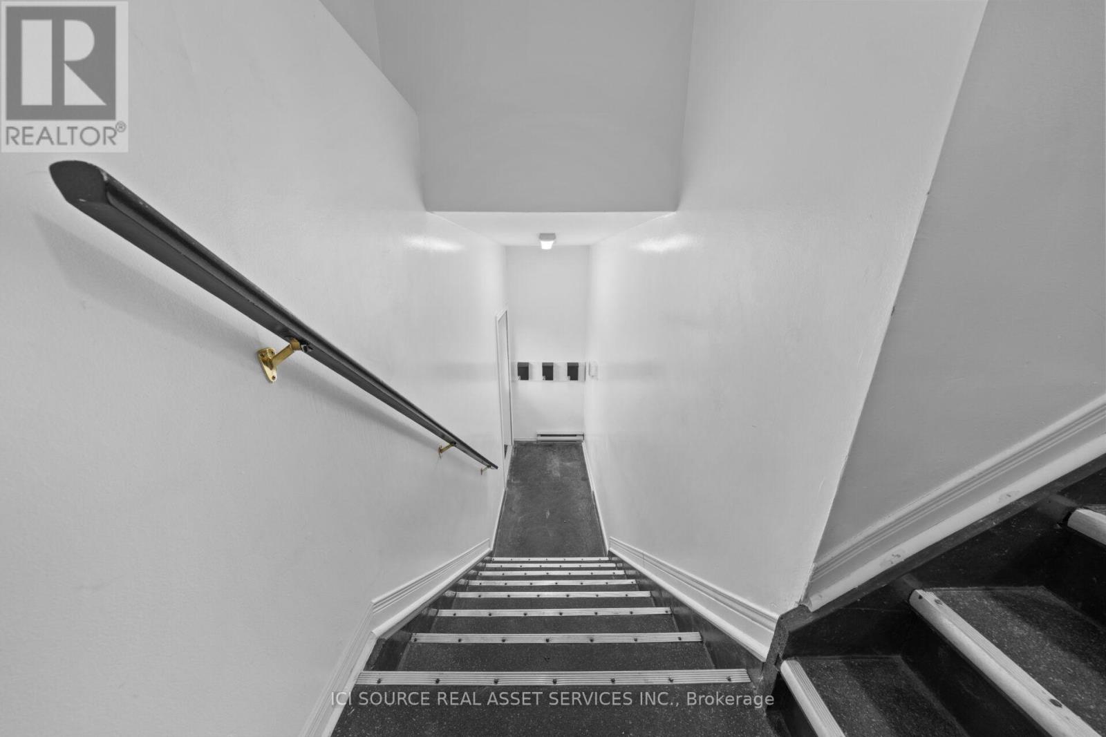 48 Wilson Street West — photo 26