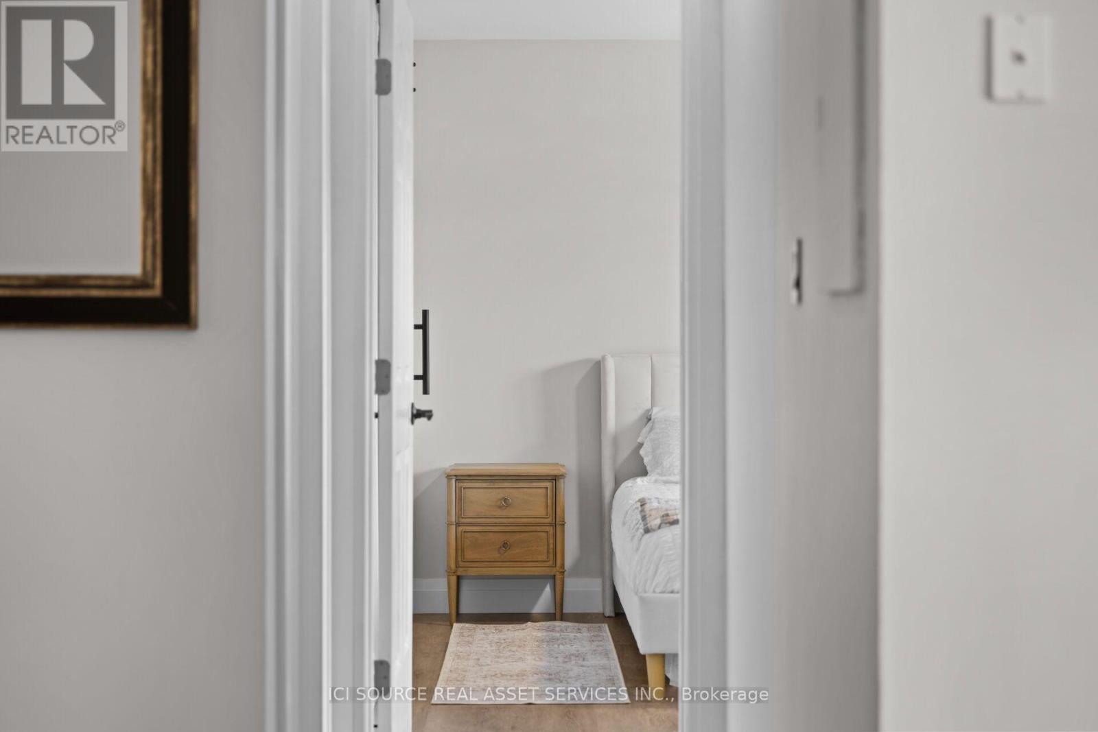 48 Wilson Street West — photo 27
