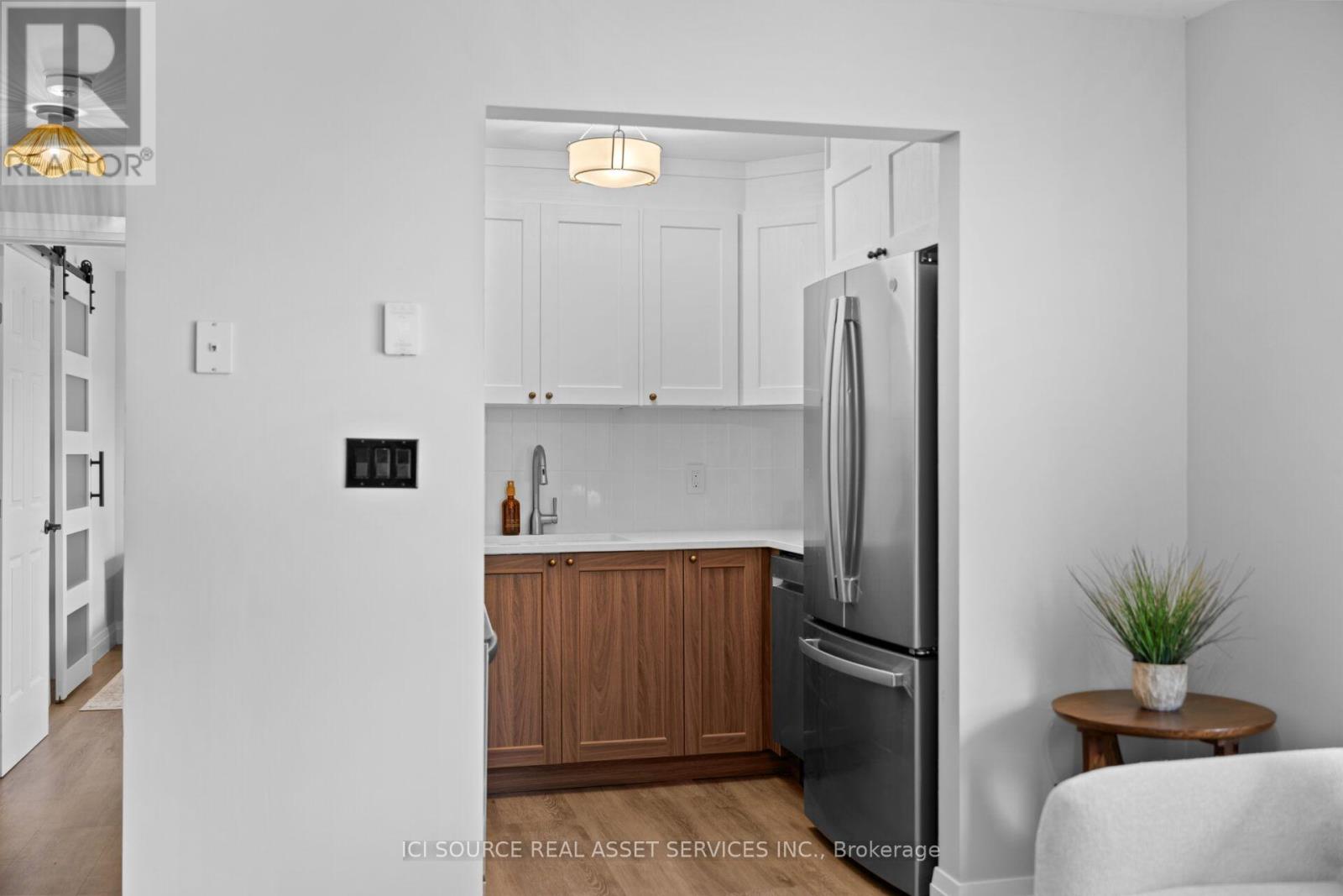 48 Wilson Street West — photo 29