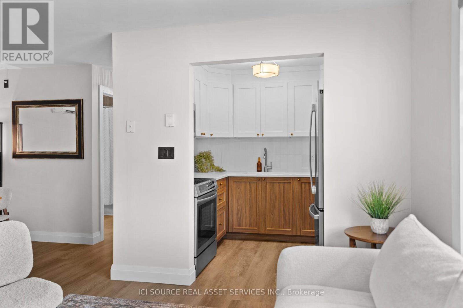 48 Wilson Street West — photo 30