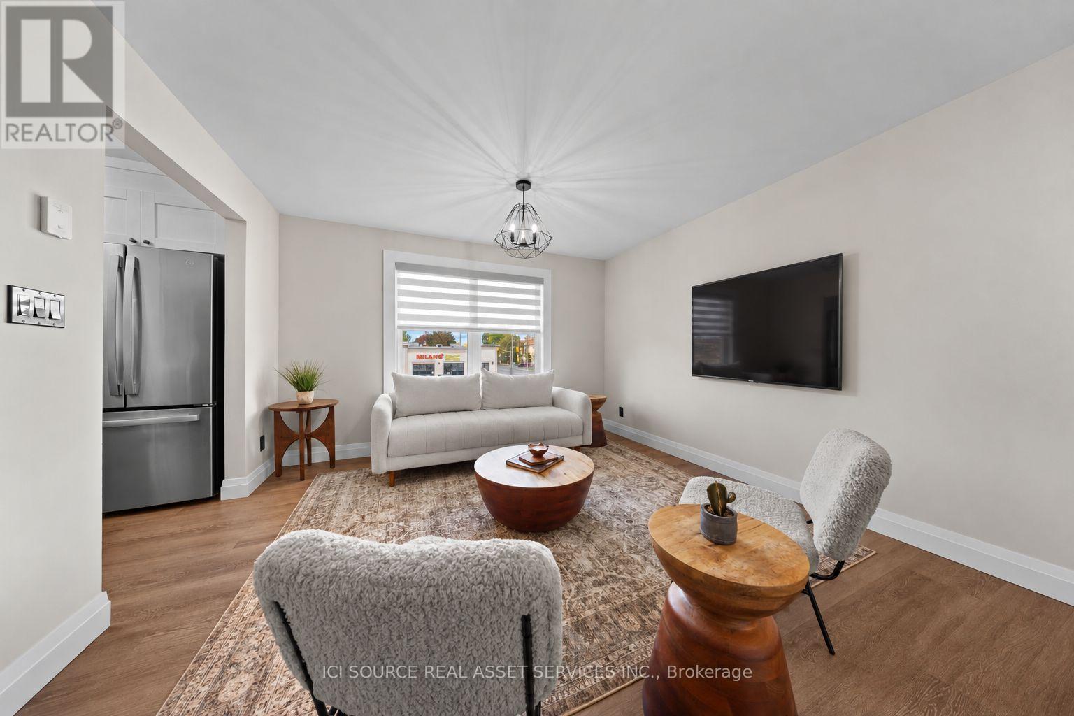 48 Wilson Street West — photo 39