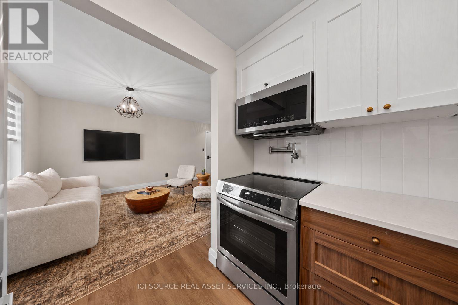 48 Wilson Street West — photo 40