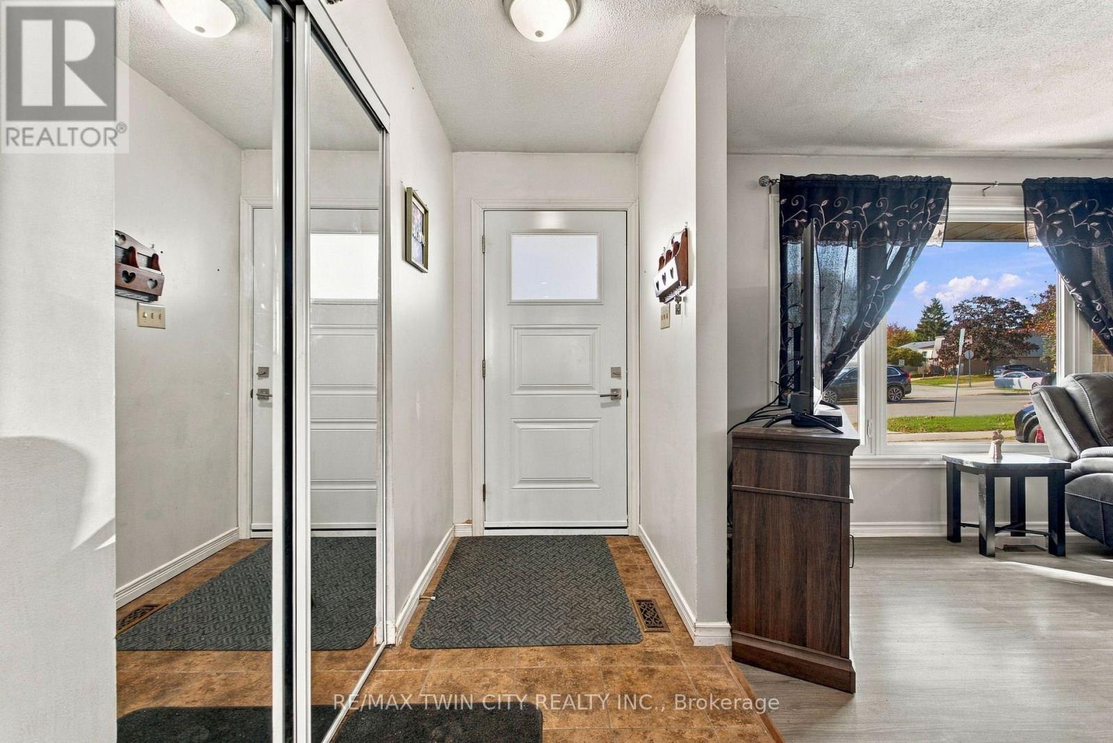 170 Sunset Boulevard, Cambridge, ON photo 6