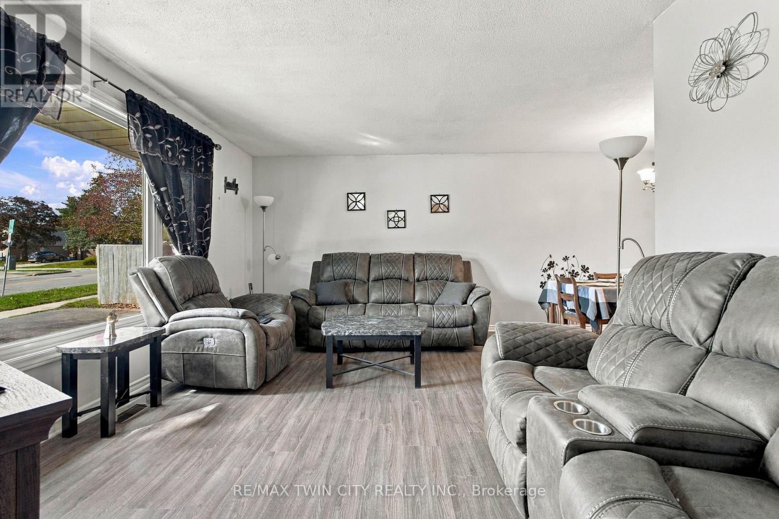 170 Sunset Boulevard, Cambridge, ON photo 8