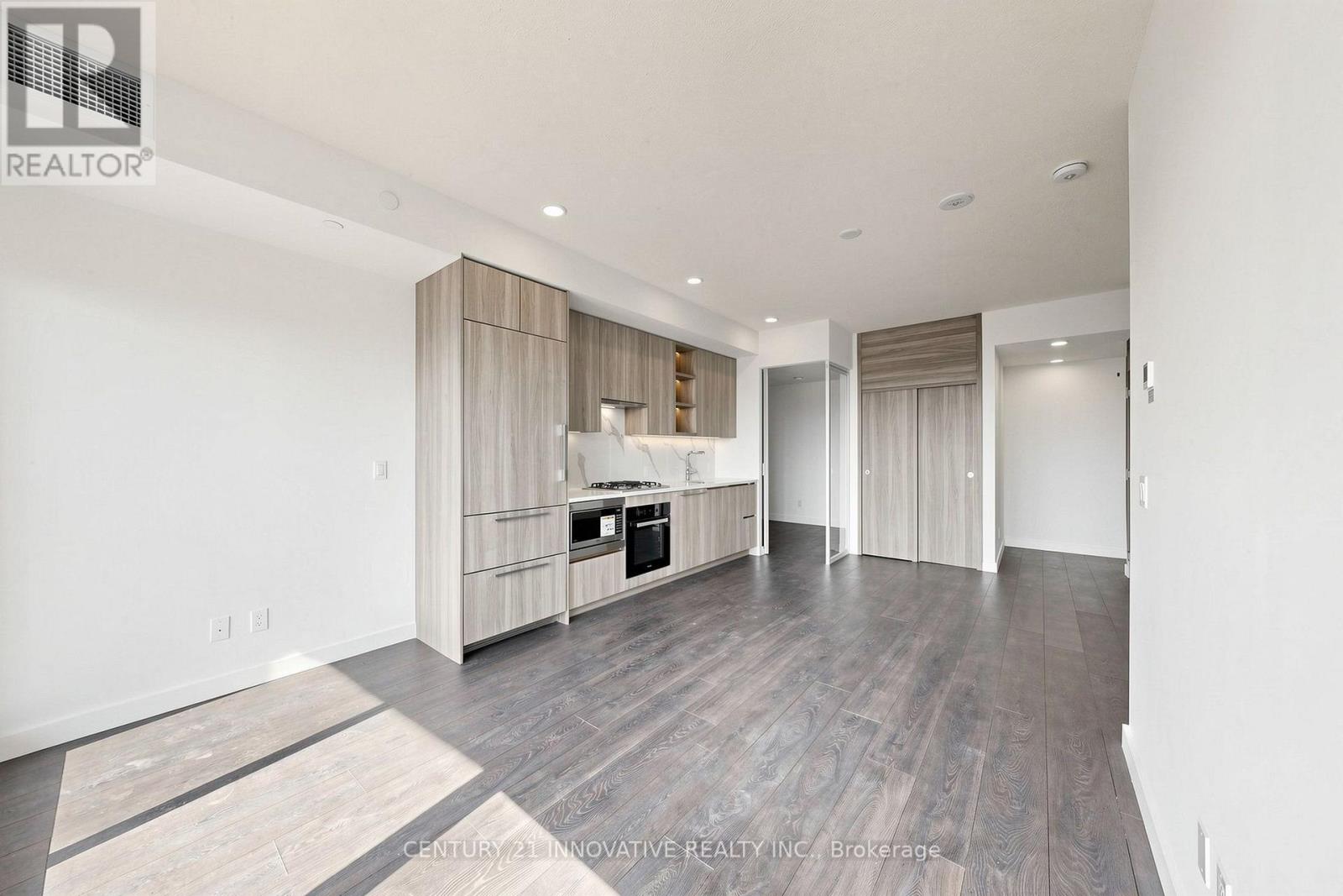 18 Esther Shiner Boulevard — photo 12