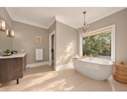 13756 18 Avenue, Surrey, BC V4A1W4 Photo 29