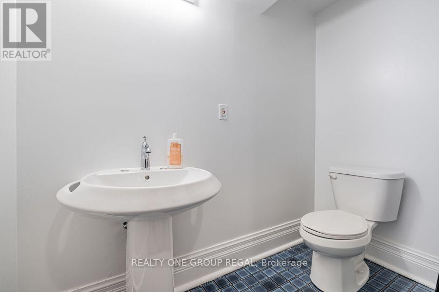 17 Dunloe Road — photo 33