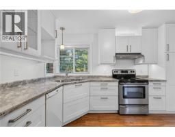 9 3966 Cedar Hill Cross Rd, Saanich, BC V8P5R4 Photo 16