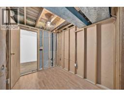 112 Queensland Place SE - photo 33