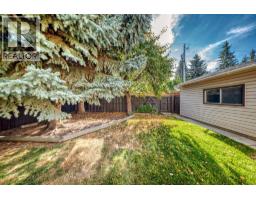 112 Queensland Place SE - photo 40
