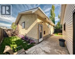 112 Queensland Place SE - photo 37