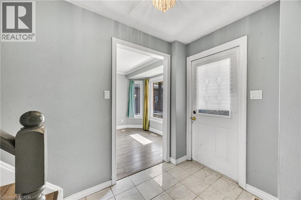 39 LINDA Drive — photo 3