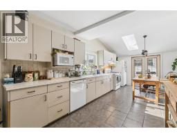 407 11 Street NE - photo 6