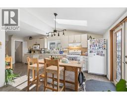 407 11 Street NE - photo 7