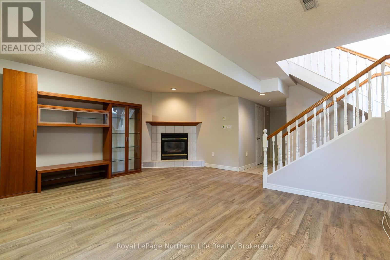 511 BROMLEY AVENUE - 24