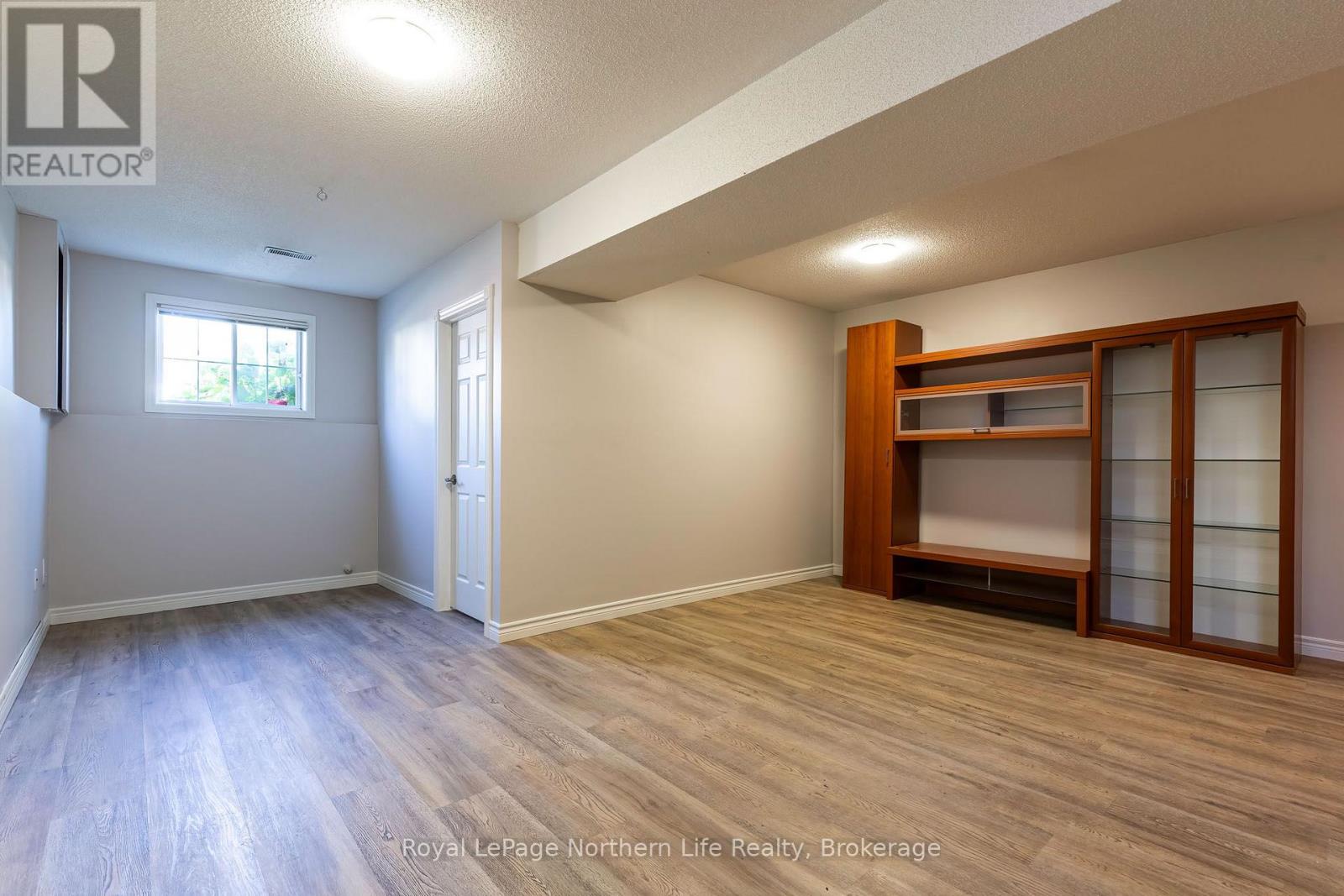 511 BROMLEY AVENUE - 27