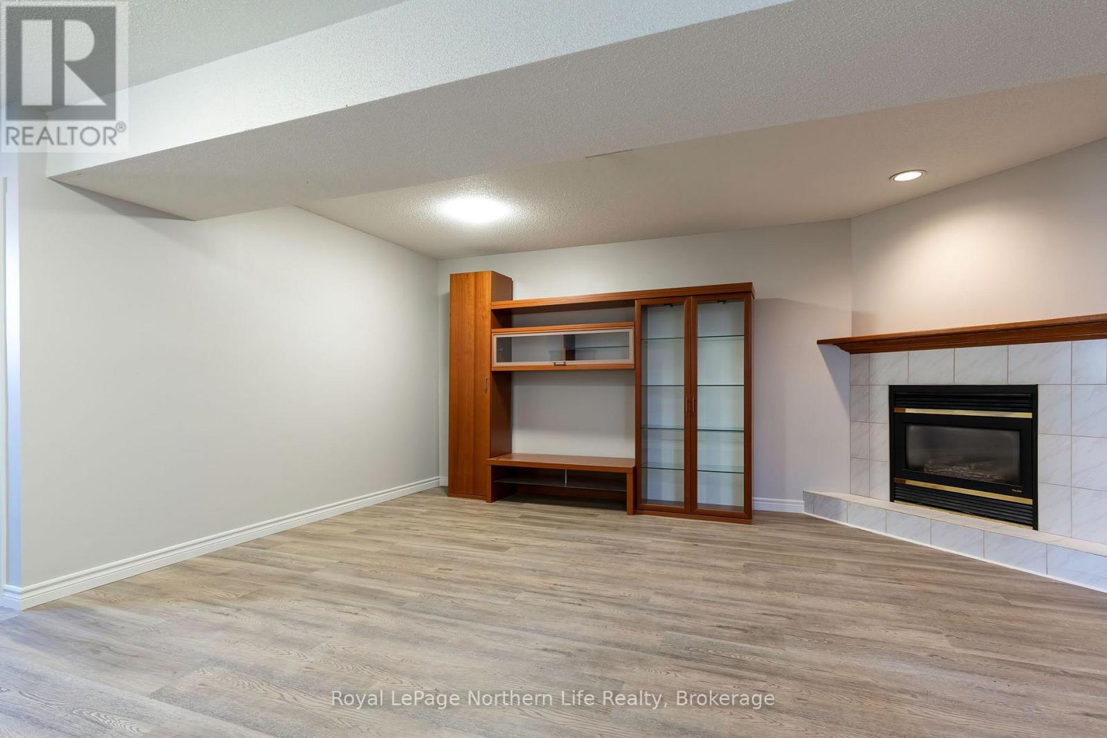 511 BROMLEY AVENUE - Image 28