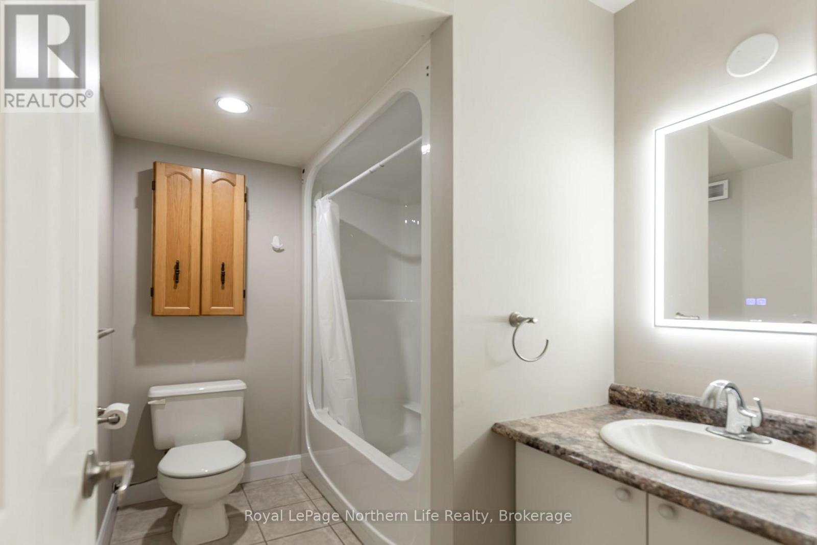 511 BROMLEY AVENUE - 38