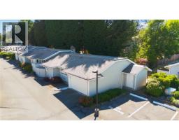9 3966 Cedar Hill Cross Rd, Saanich, BC V8P5R4 Photo 46