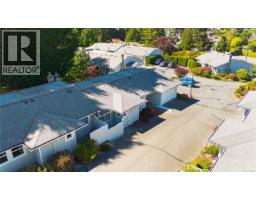 9 3966 Cedar Hill Cross Rd, Saanich, BC V8P5R4 Photo 48