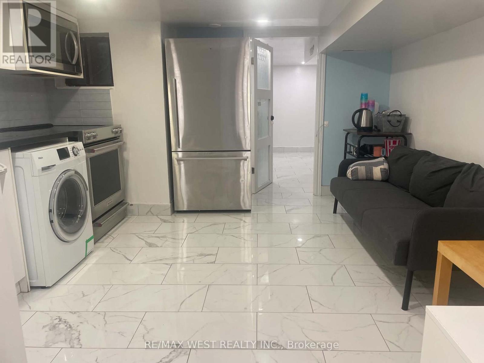 301 Dupont Street — photo 8