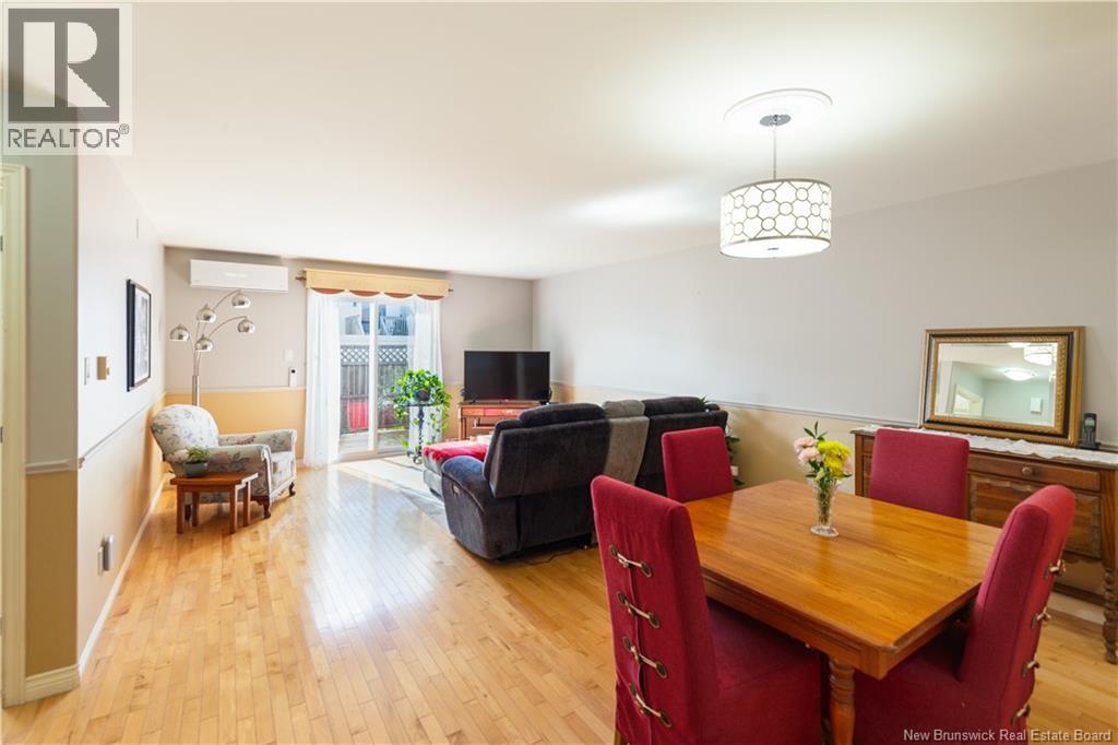 43 Dométhilde Crescent - 2