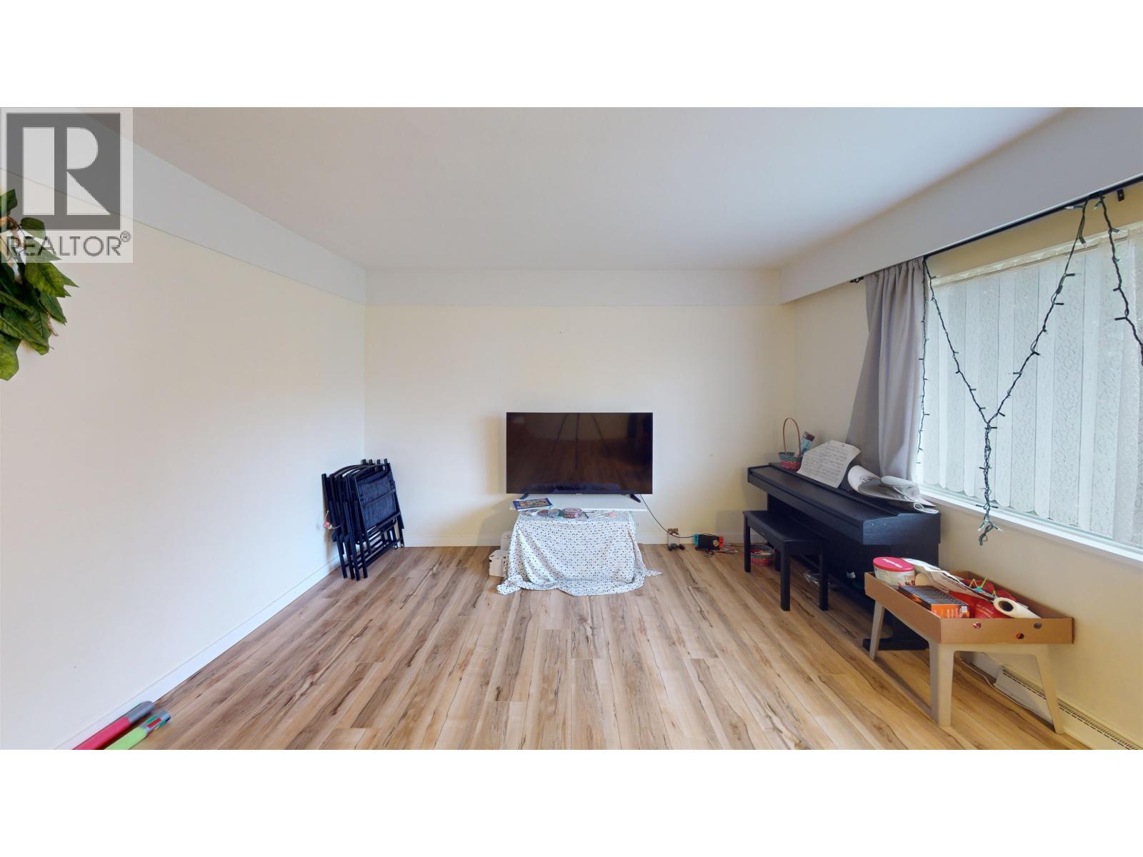 1136 YORSTON AVENUE - 6