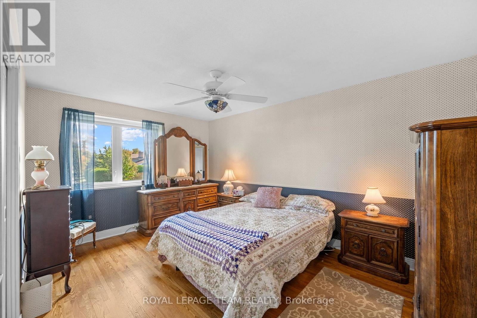 19 PARKLAND CRESCENT - 12