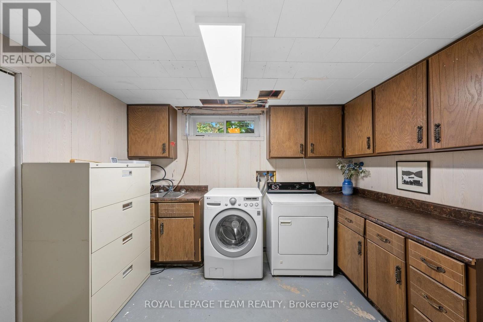 19 PARKLAND CRESCENT - 19