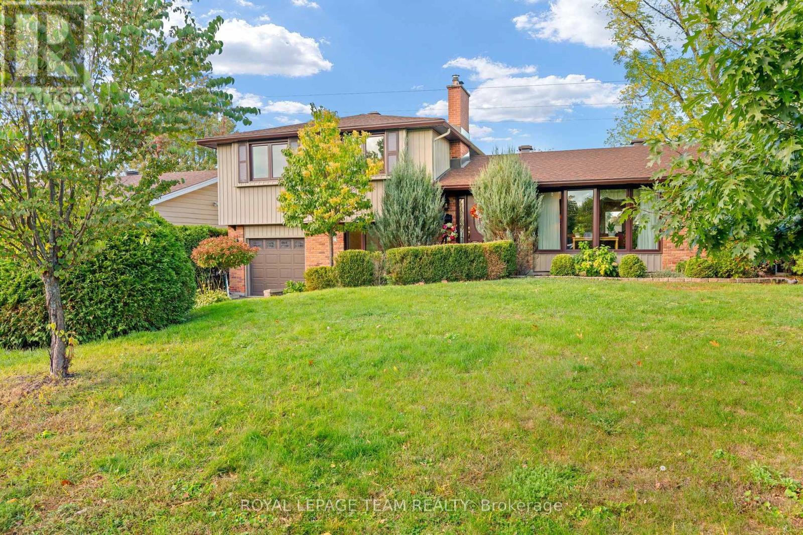 19 PARKLAND CRESCENT - 2