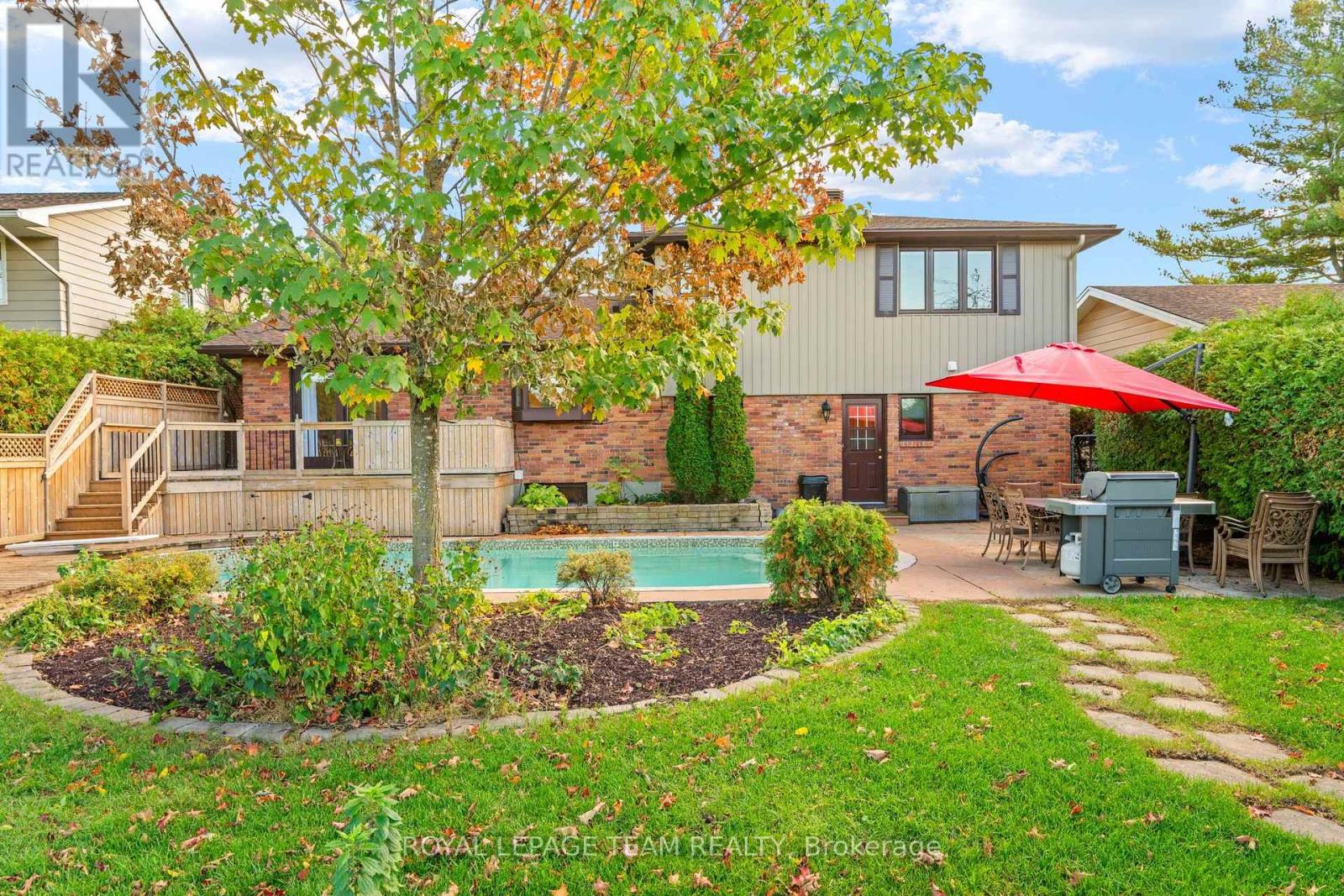 19 PARKLAND CRESCENT - 23