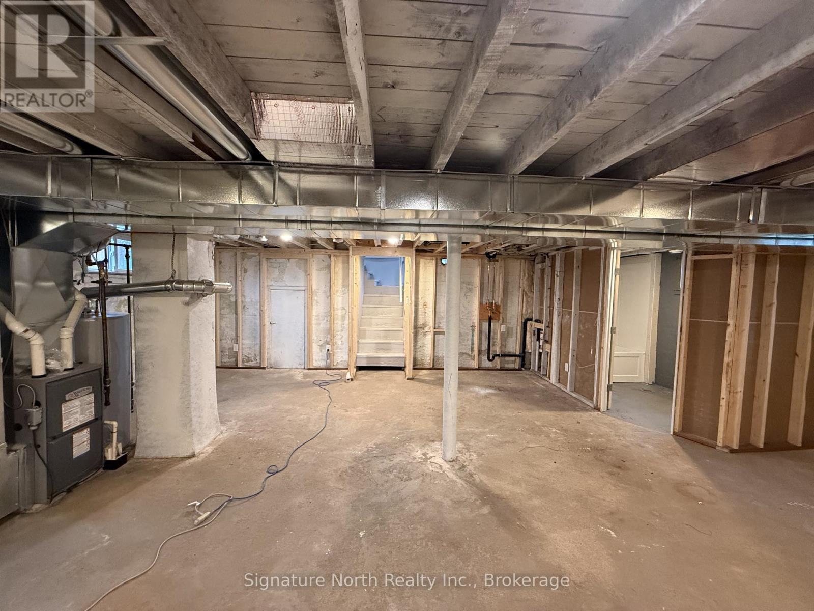 1004 GORE STREET W - 13