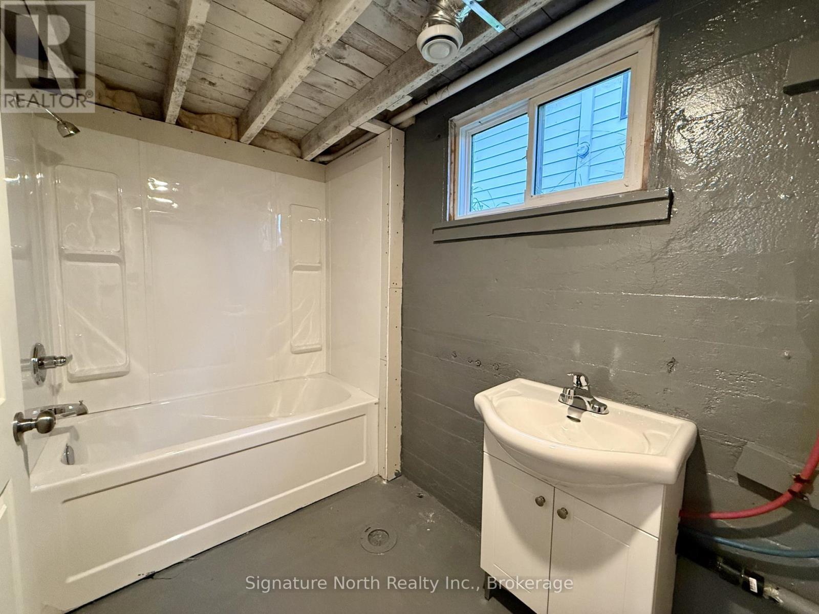 1004 GORE STREET W - 14