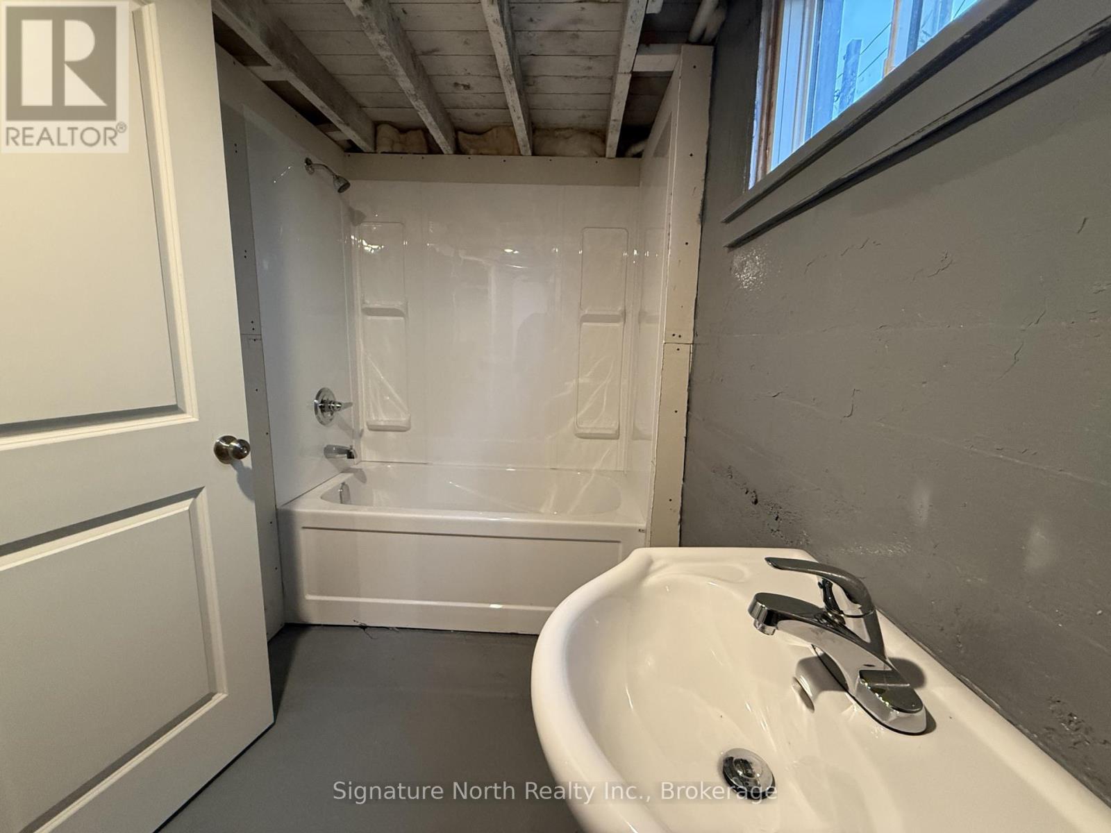 1004 GORE STREET W - 15