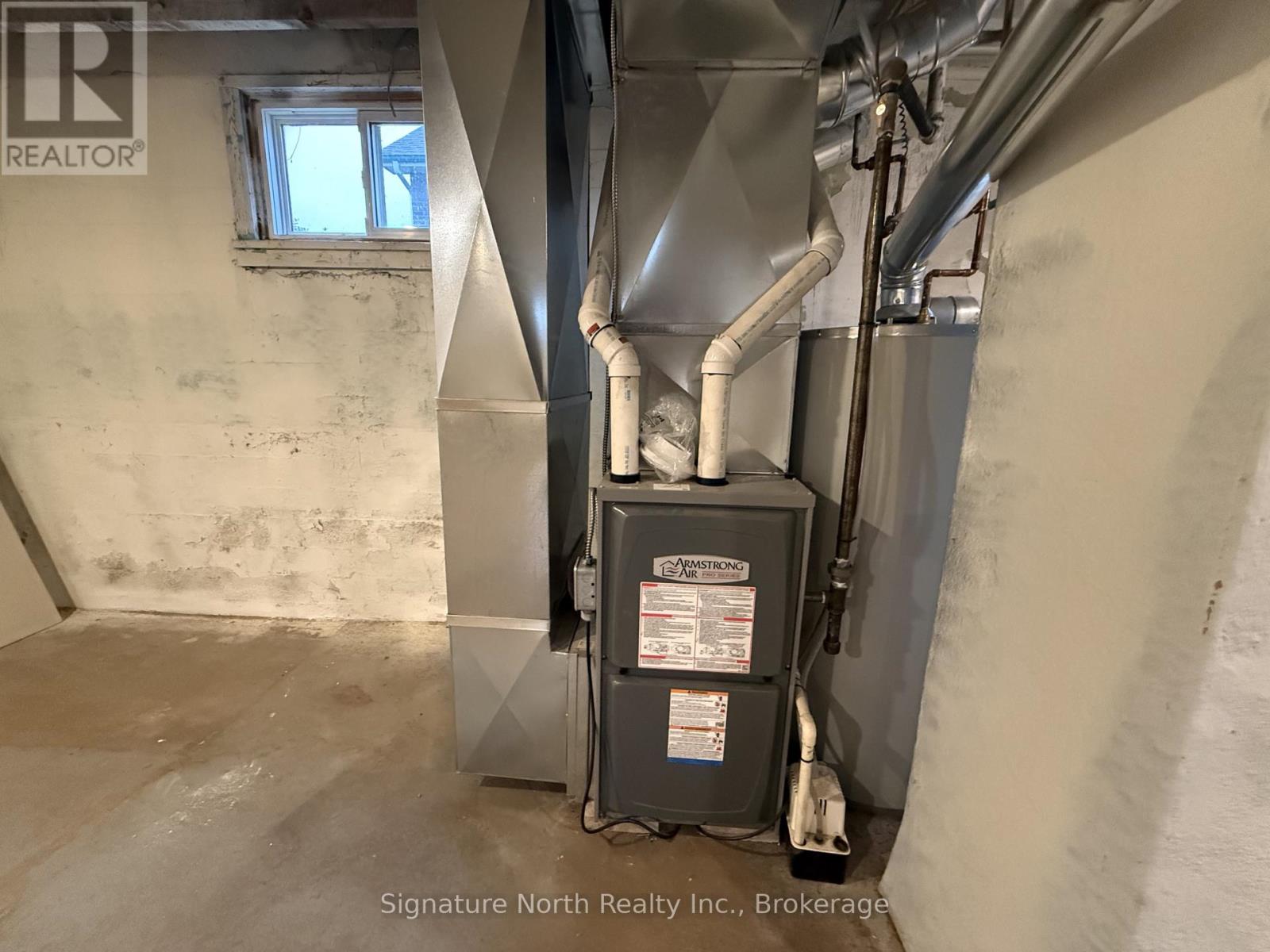 1004 Gore Street West — photo 17